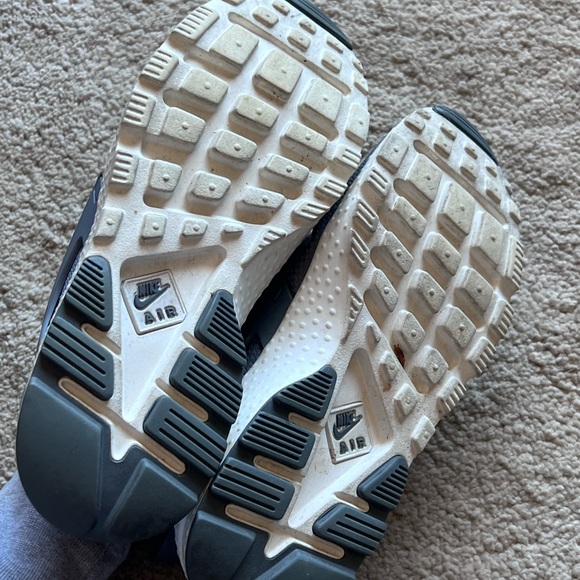 NIKE grey AIR HUARACHE sneakers - Picture 2 of 6